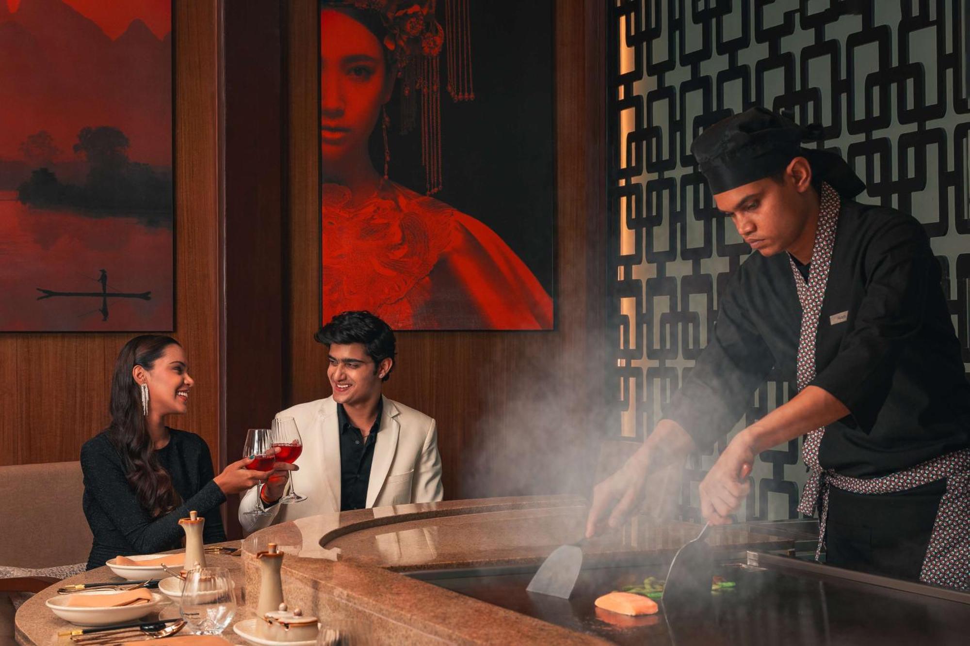 Hyatt Pune Exterior foto Chef at work